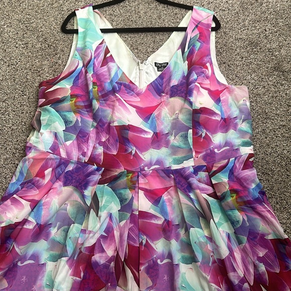 City chic secret garden vneck pleated knee length dress size xL - Picture 10 of 12